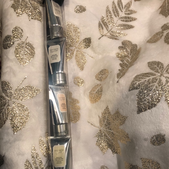 Laura Mercier Little Indulgences Hand & Body Crème - Picture 3 of 4